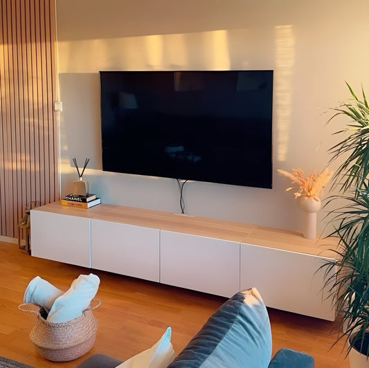 وحدة تلفزيون معلقة بيضاء وخشبية - 180 × 30 × 35 سم | HTV16